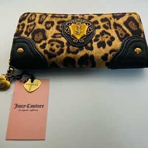Juicy Couture Romance Gusset Single Zip Around Wallet